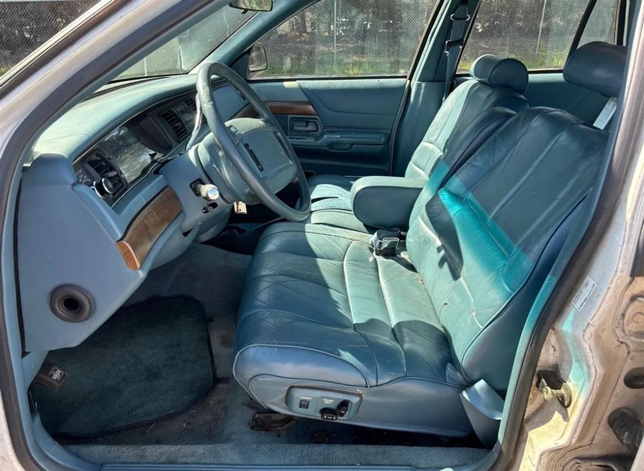 Ford Crown Victoria LX 1994
