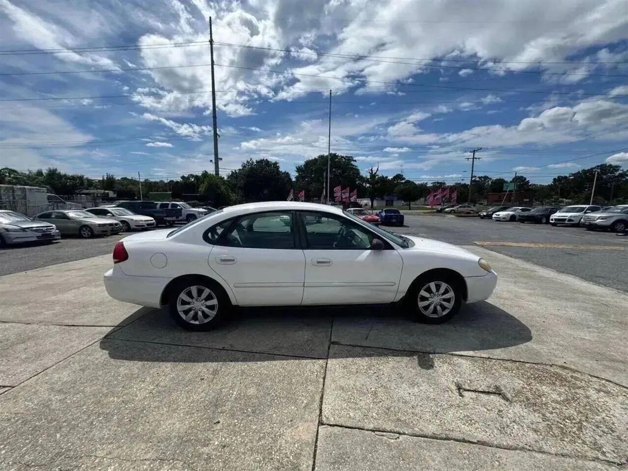 Ford Taurus SE 2006