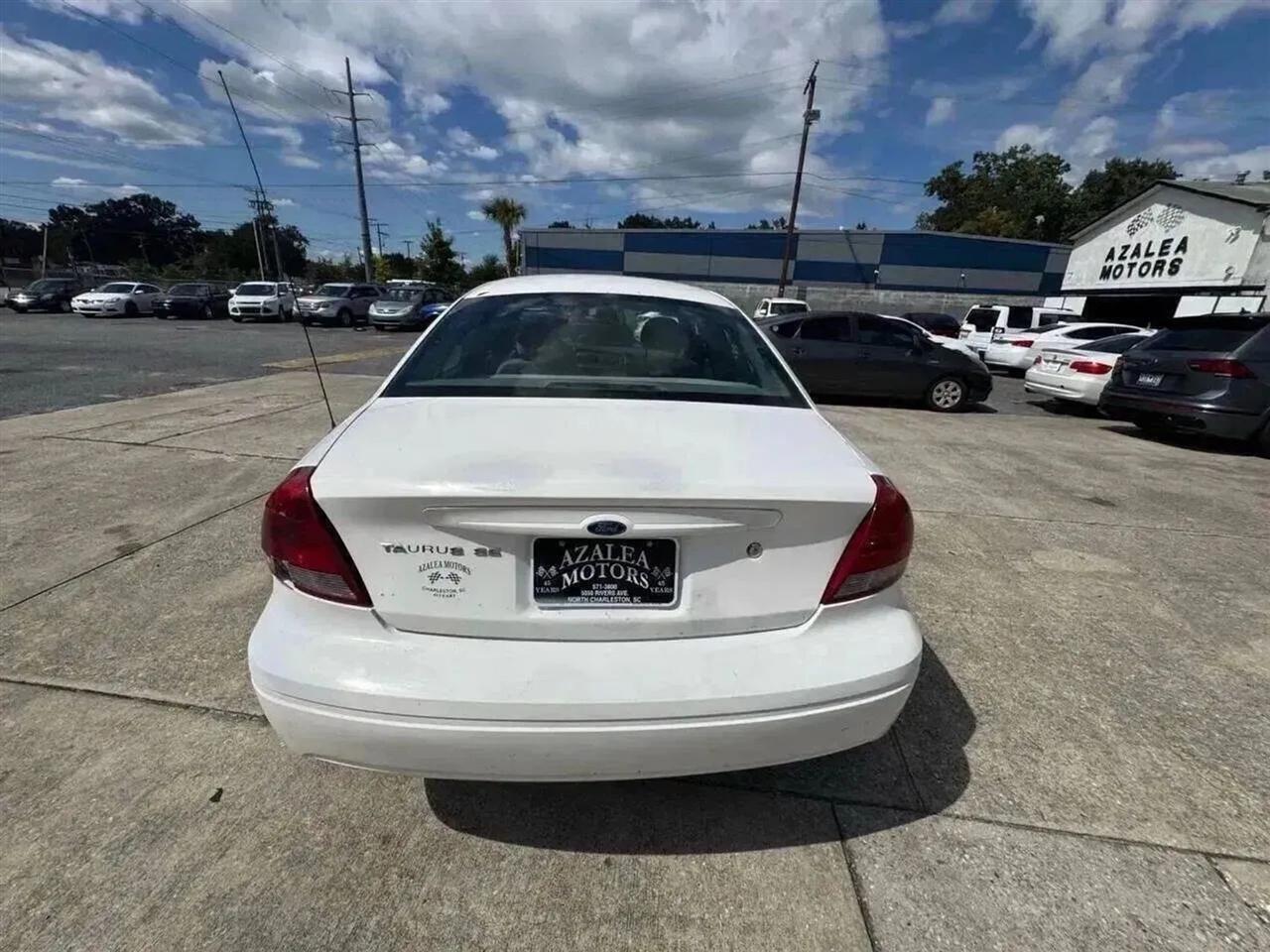 Ford Taurus SE 2006