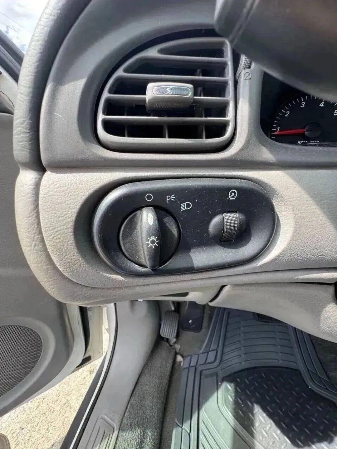Ford Taurus SE 2006