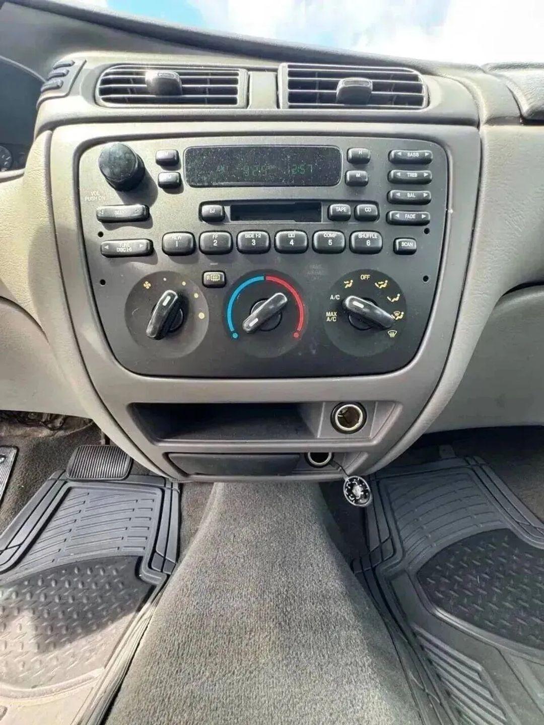 Ford Taurus SE 2006