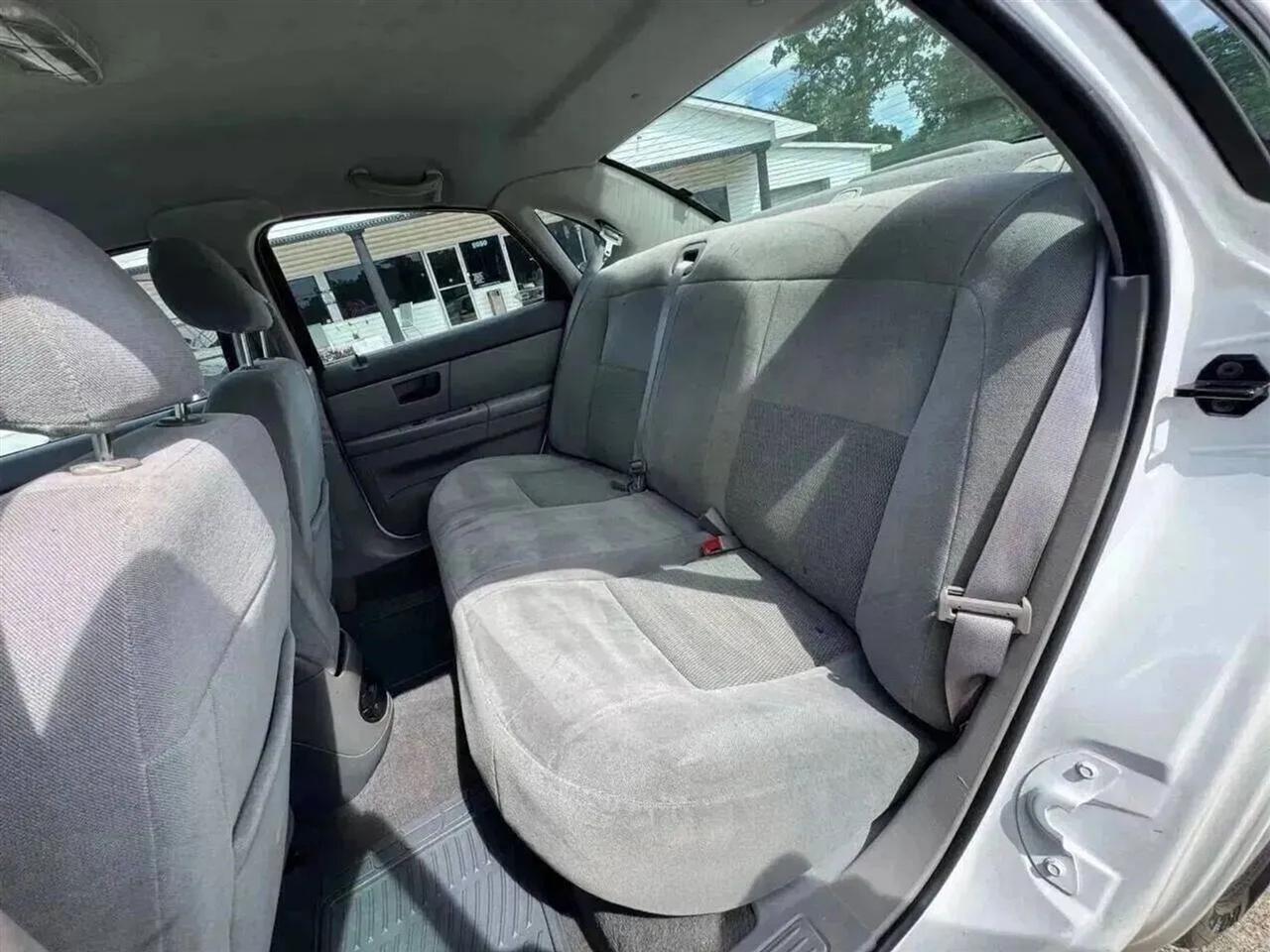 Ford Taurus SE 2006
