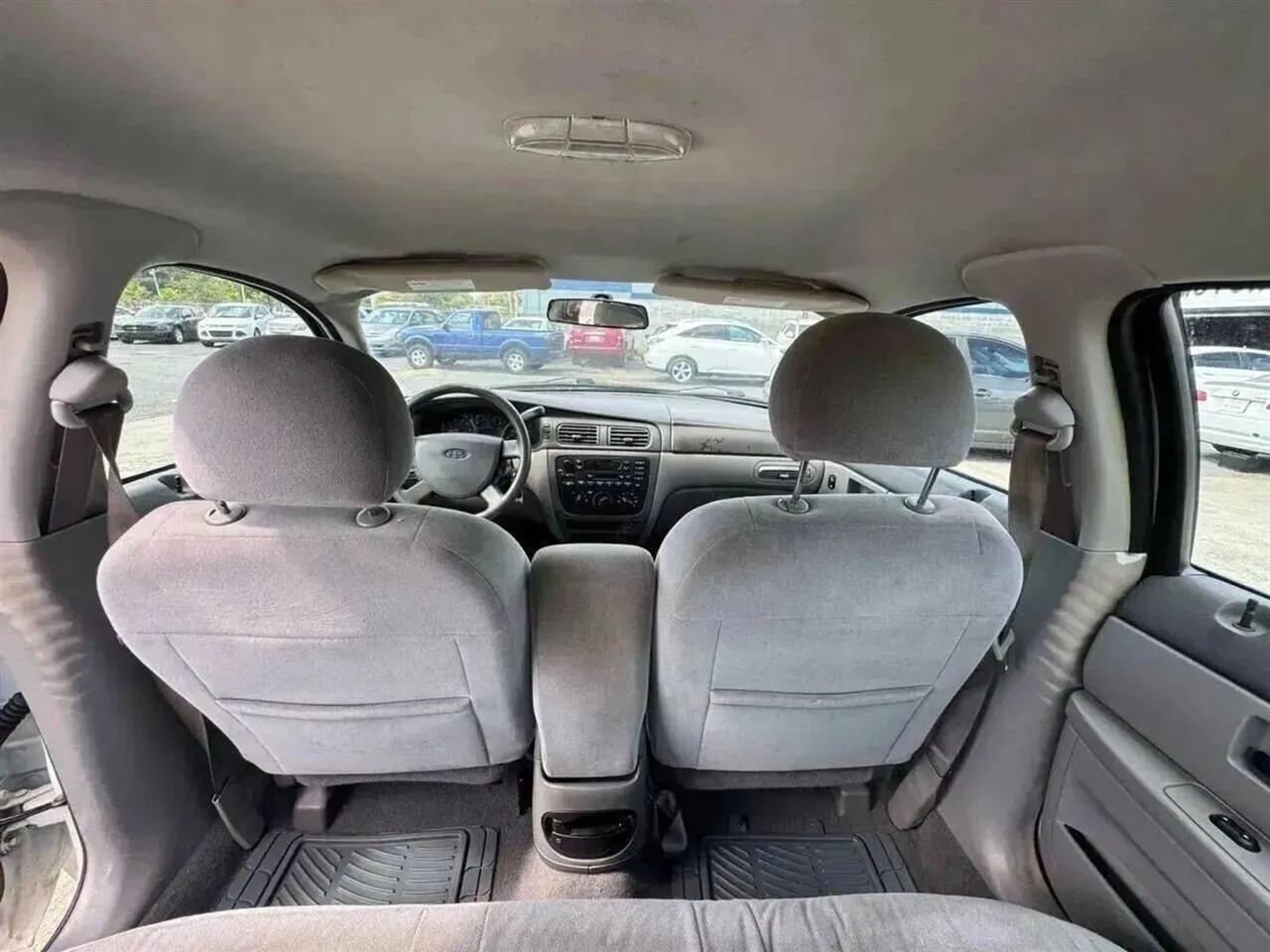 Ford Taurus SE 2006