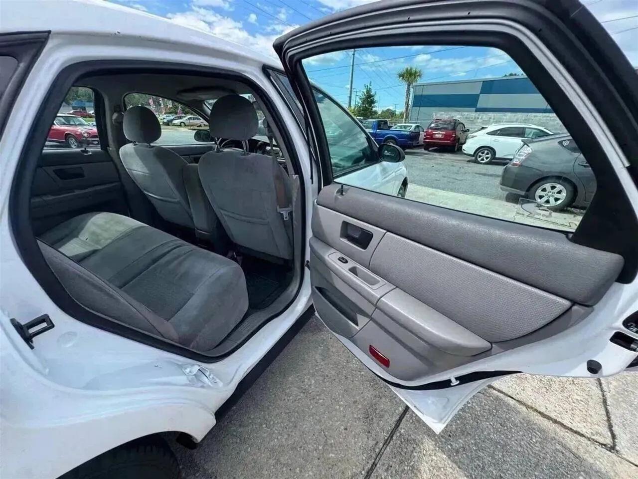 Ford Taurus SE 2006