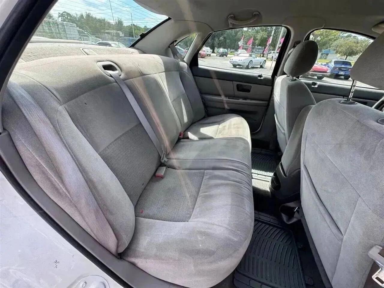 Ford Taurus SE 2006