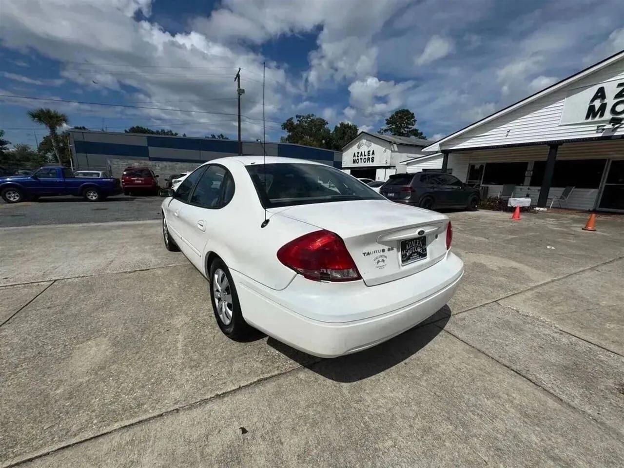 Ford Taurus SE 2006