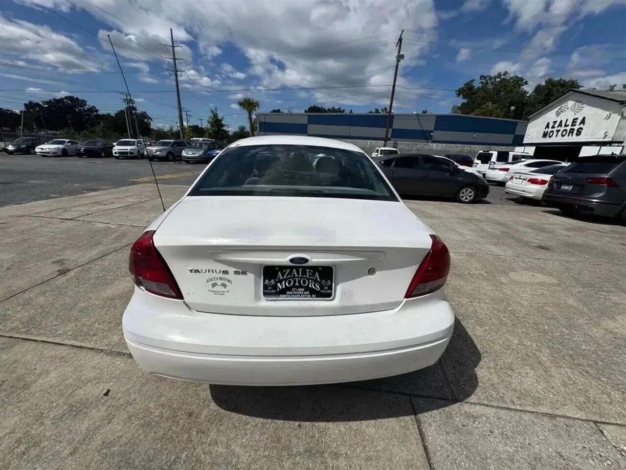 Ford Taurus SE 2006