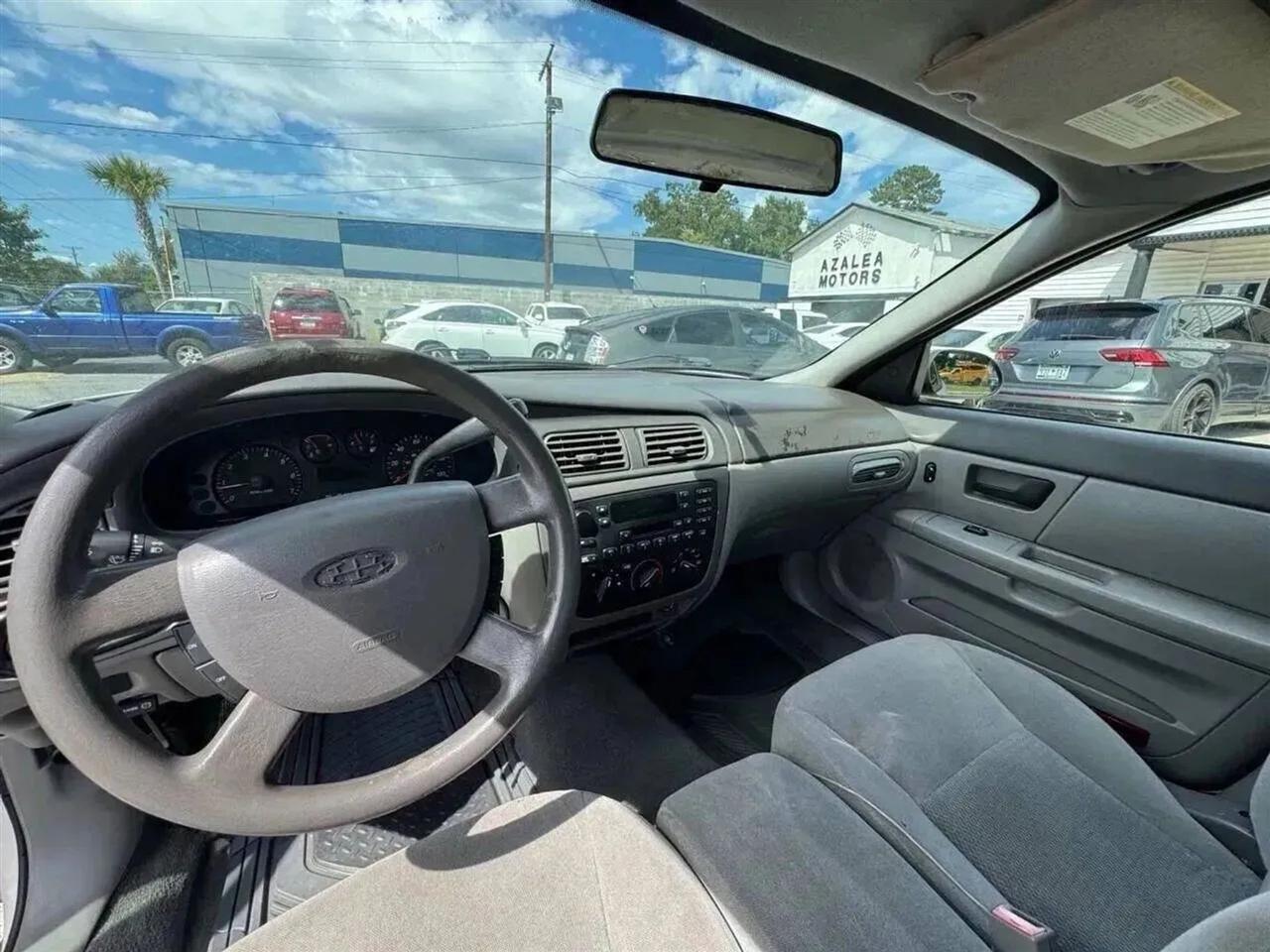 Ford Taurus SE 2006