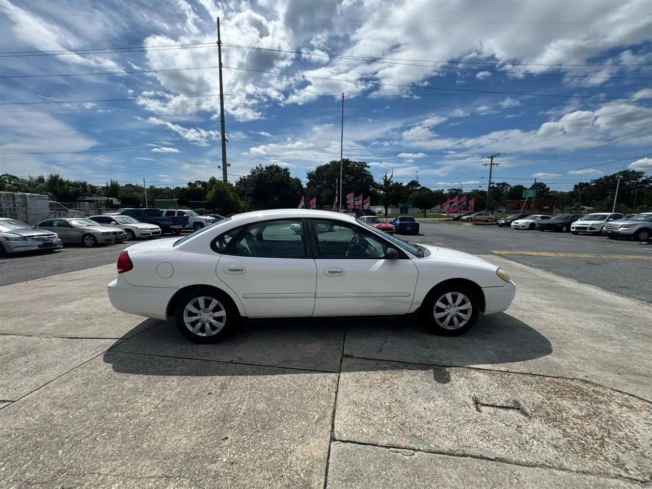 Ford Taurus SE 2006