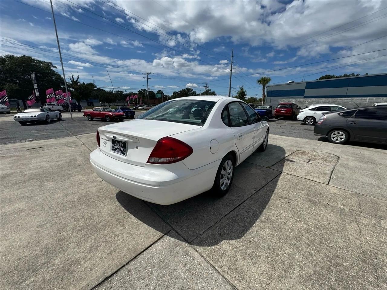 Ford Taurus SE 2006