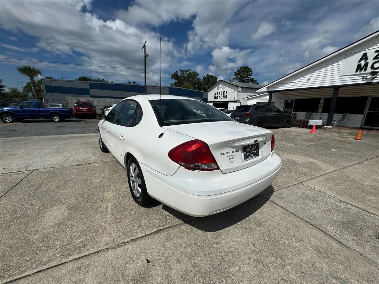 Ford Taurus SE 2006