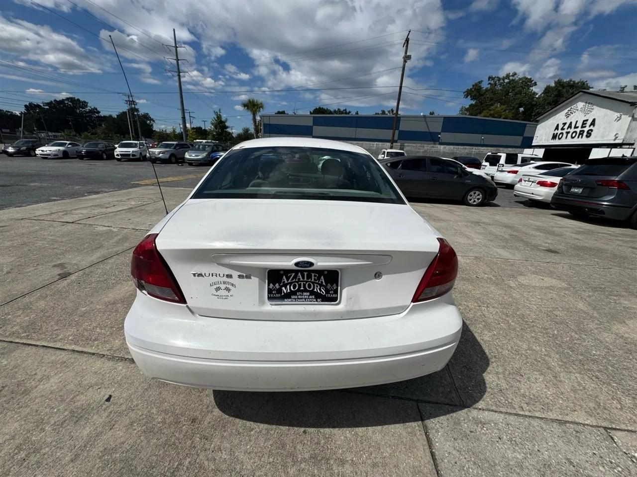 Ford Taurus SE 2006