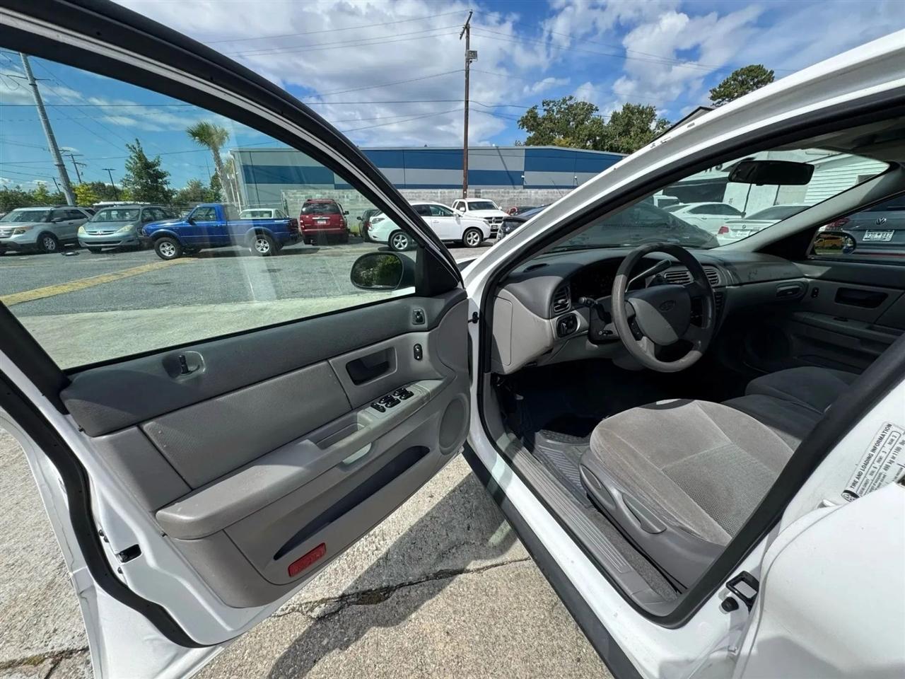 Ford Taurus SE 2006