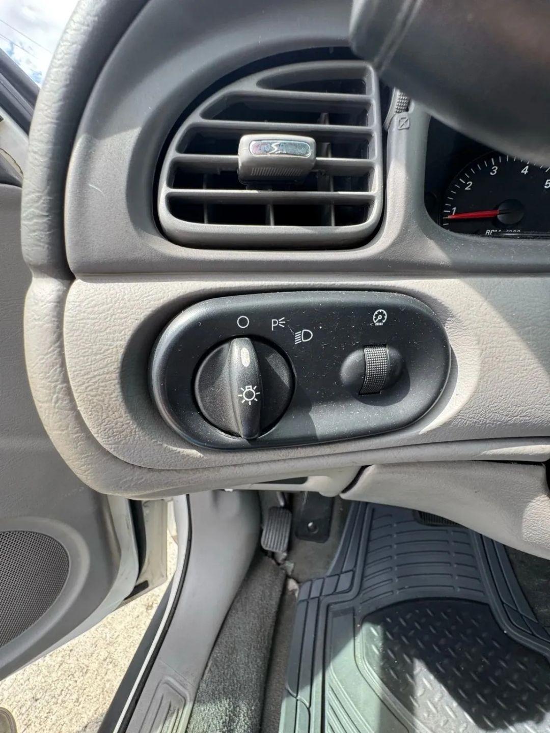 Ford Taurus SE 2006
