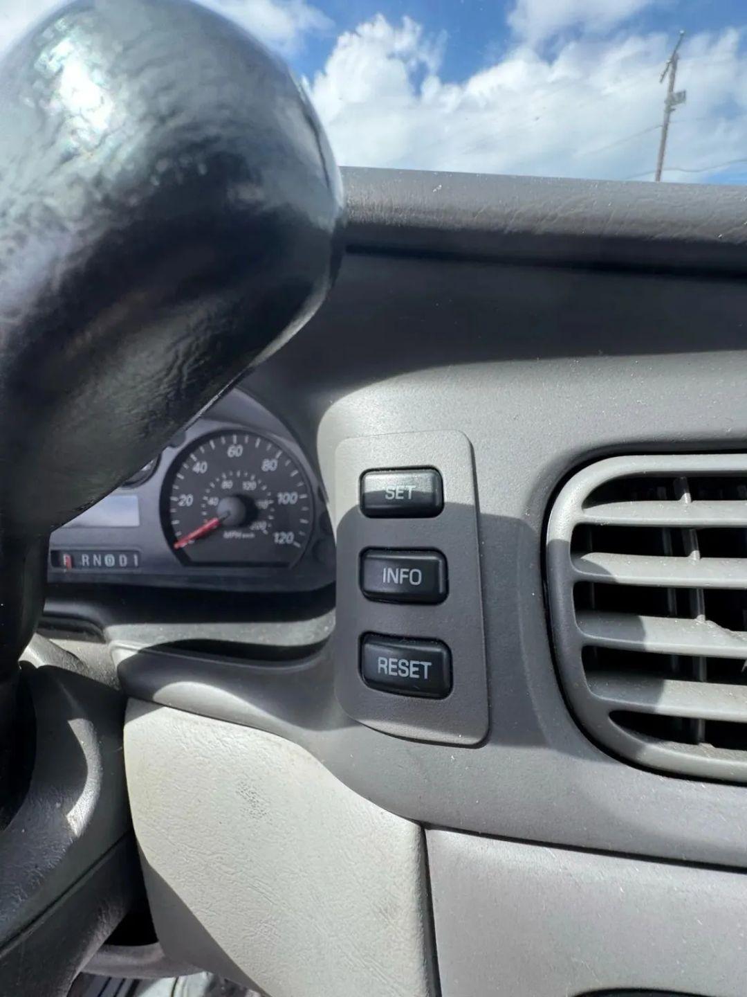 Ford Taurus SE 2006