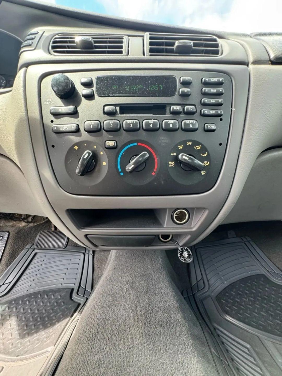 Ford Taurus SE 2006