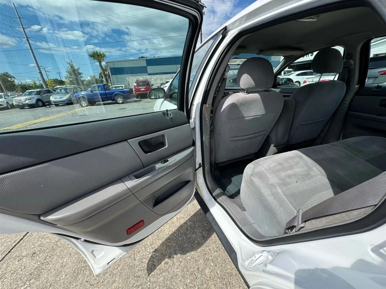 Ford Taurus SE 2006