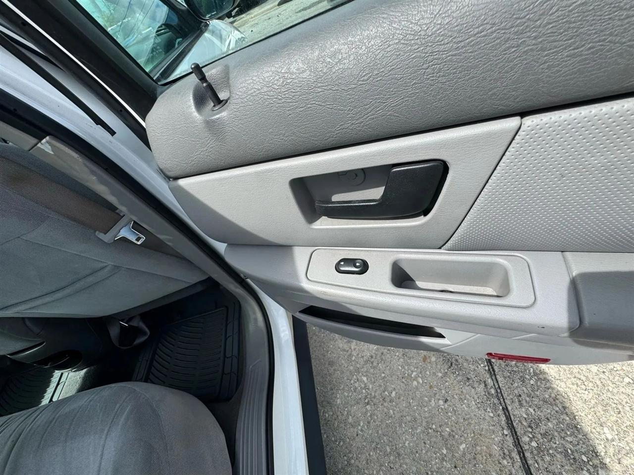 Ford Taurus SE 2006