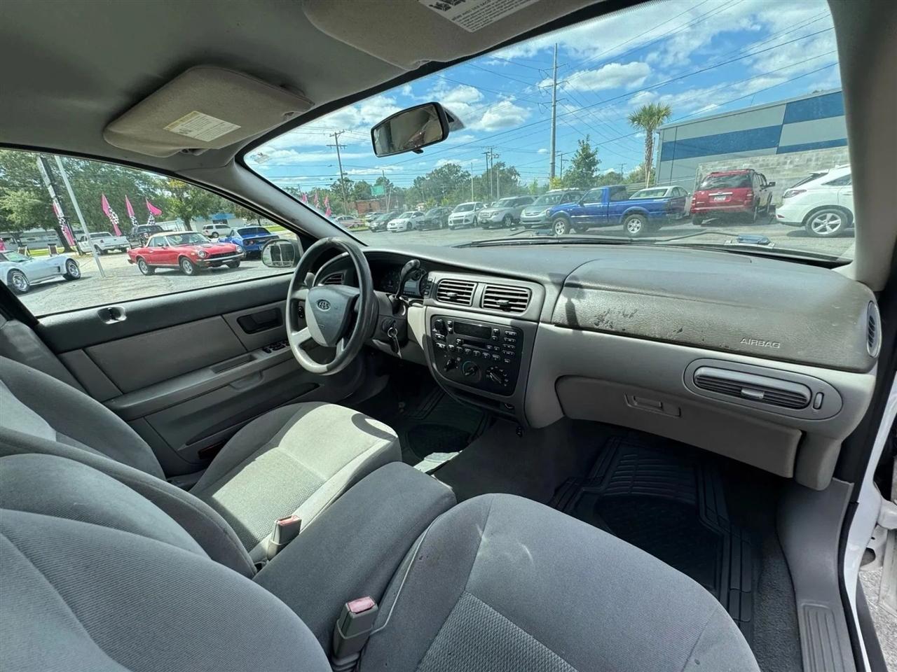 Ford Taurus SE 2006