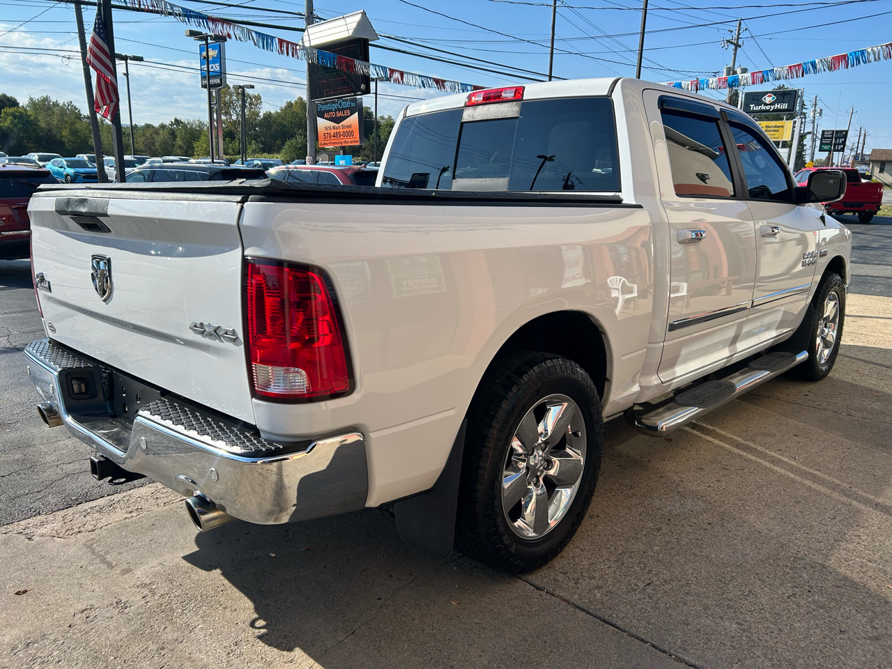 RAM 1500 SLT Crew Cab SWB 4WD 2016 RAM 1500 SLT Crew Cab SWB 4WD 2016