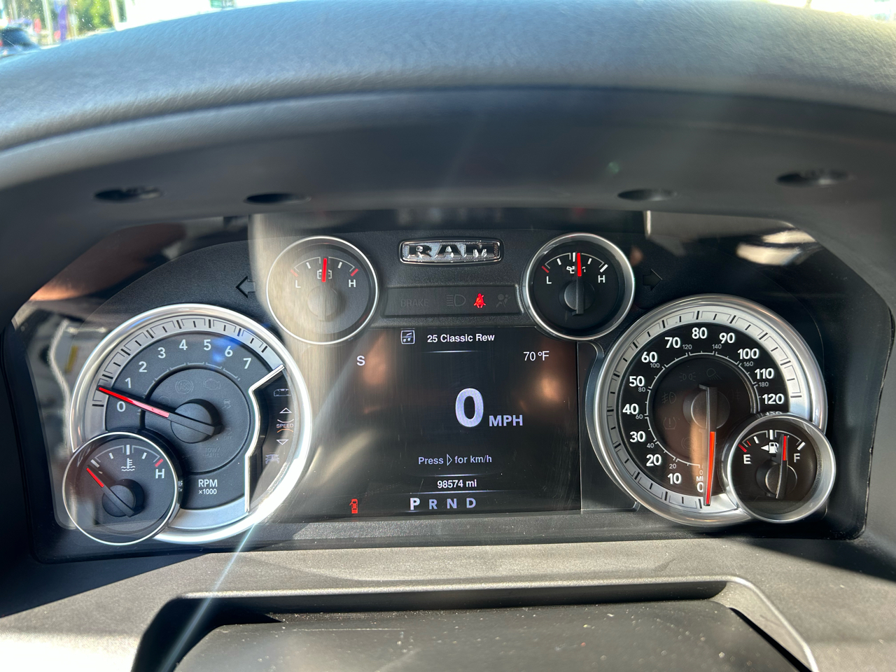 RAM 1500 SLT Crew Cab SWB 4WD 2016 RAM 1500 SLT Crew Cab SWB 4WD 2016