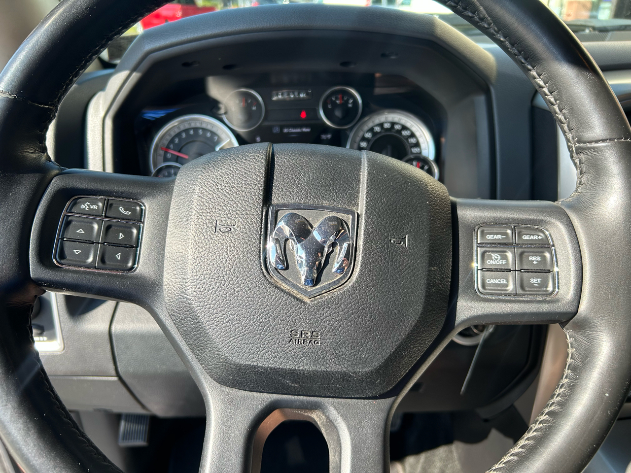 RAM 1500 SLT Crew Cab SWB 4WD 2016 RAM 1500 SLT Crew Cab SWB 4WD 2016