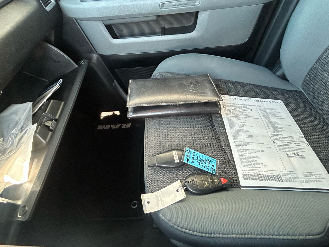 RAM 1500 SLT Crew Cab SWB 4WD 2016 RAM 1500 SLT Crew Cab SWB 4WD 2016