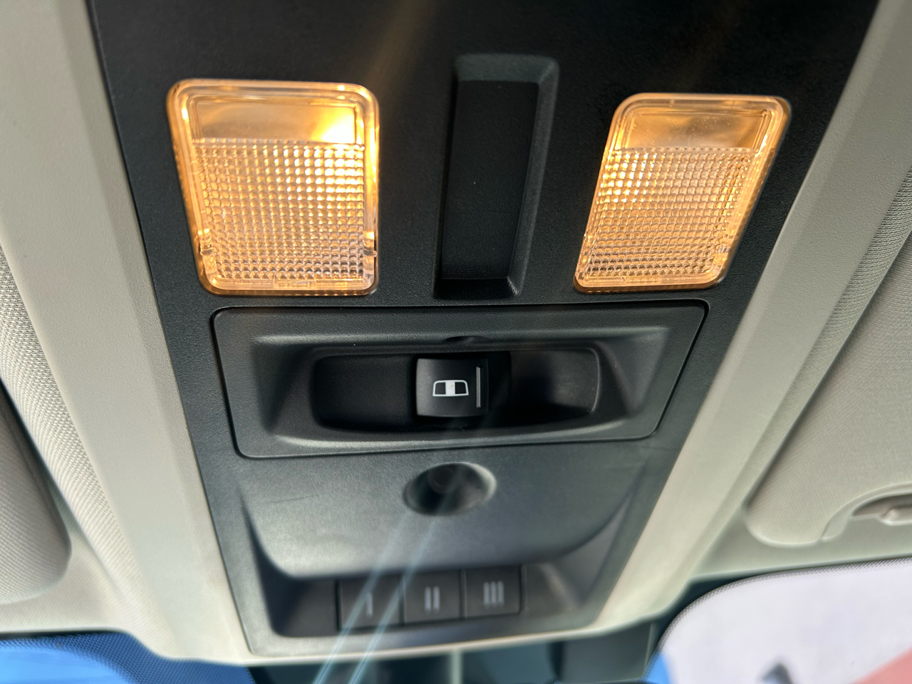 RAM 1500 SLT Crew Cab SWB 4WD 2016 RAM 1500 SLT Crew Cab SWB 4WD 2016