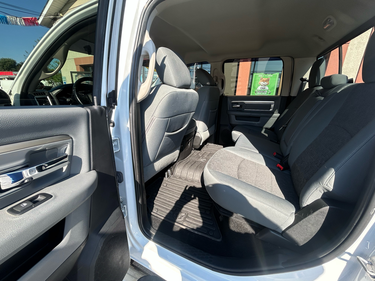 RAM 1500 SLT Crew Cab SWB 4WD 2016 RAM 1500 SLT Crew Cab SWB 4WD 2016