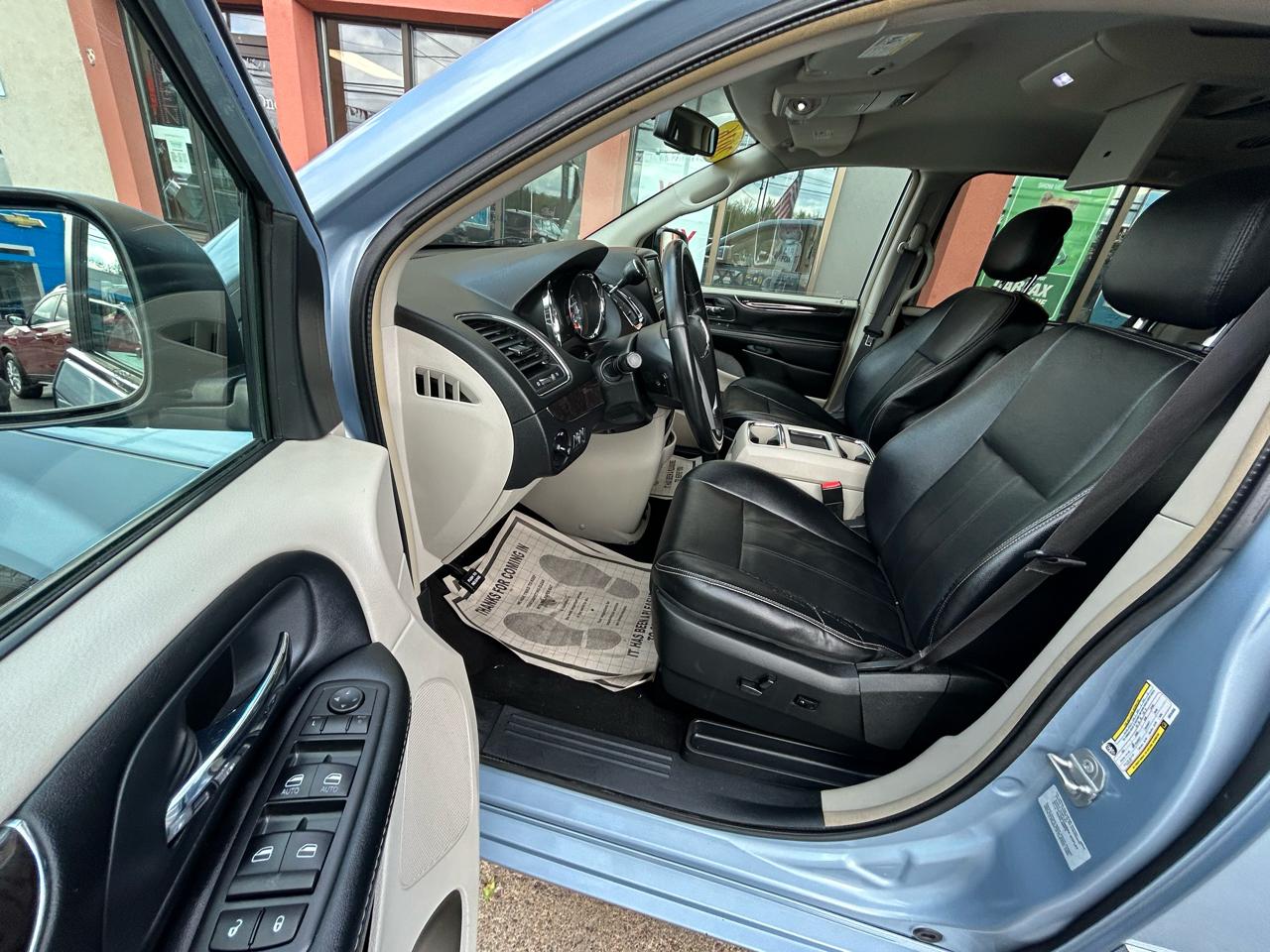 Chrysler Town & Country Touring 2016