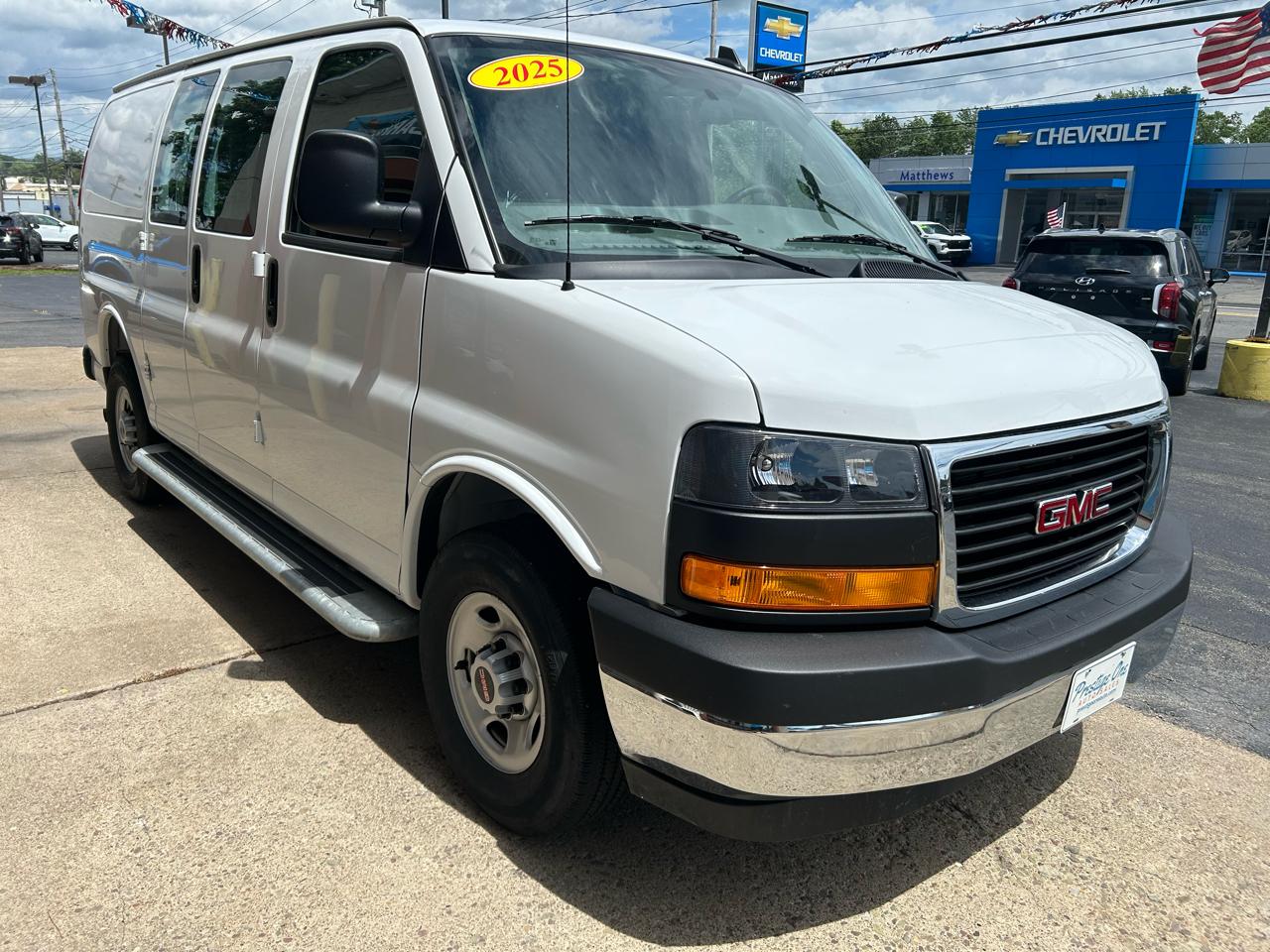 GMC Savana Cargo Van 1500 135" WB RWD 2025