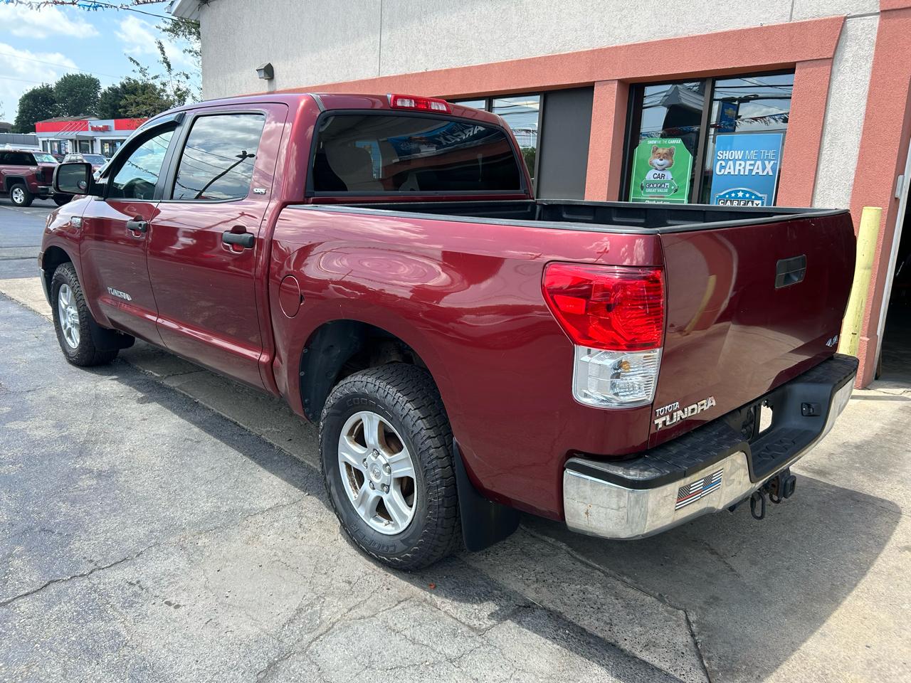 Toyota Tundra Tundra-Grade CrewMax 5.7L 4WD 2010