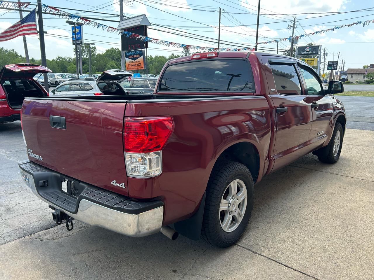 Toyota Tundra Tundra-Grade CrewMax 5.7L 4WD 2010