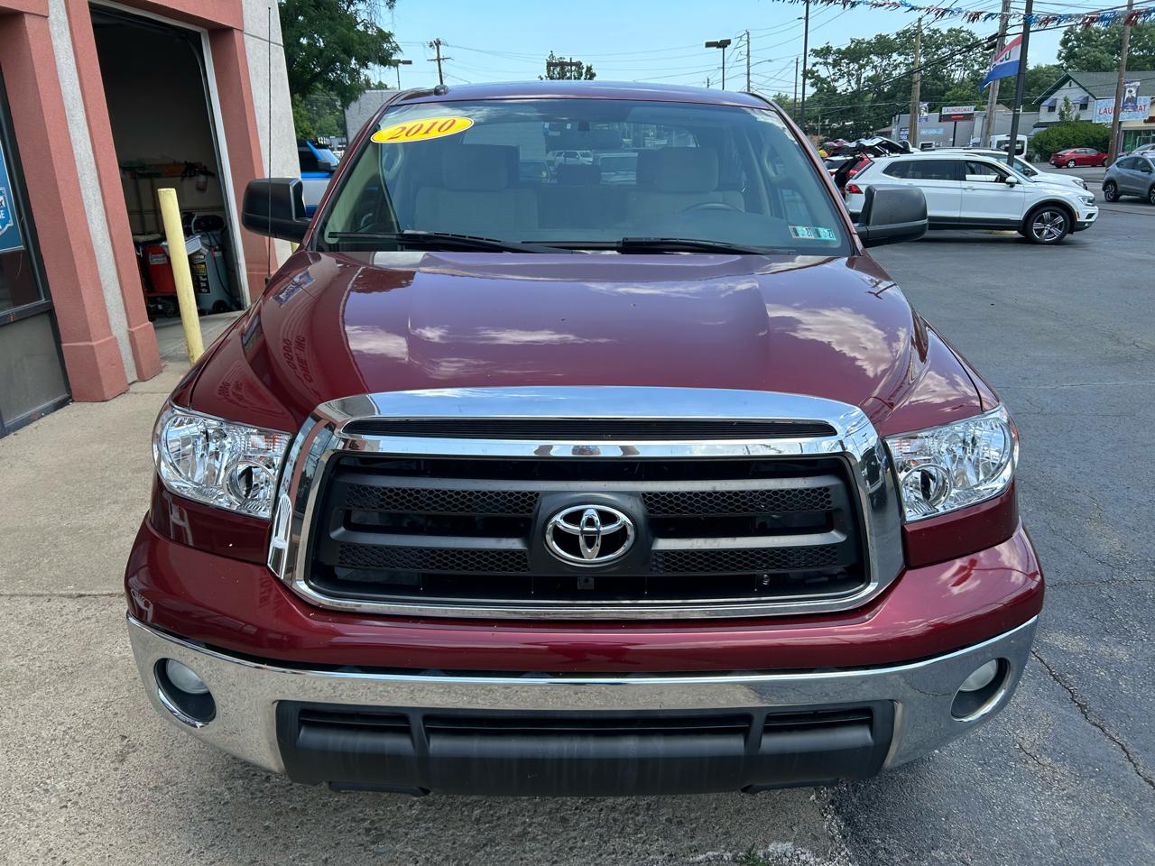Toyota Tundra Tundra-Grade CrewMax 5.7L 4WD 2010