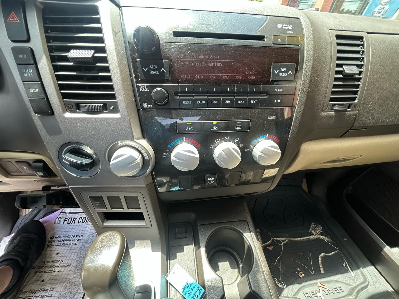 Toyota Tundra Tundra-Grade CrewMax 5.7L 4WD 2010