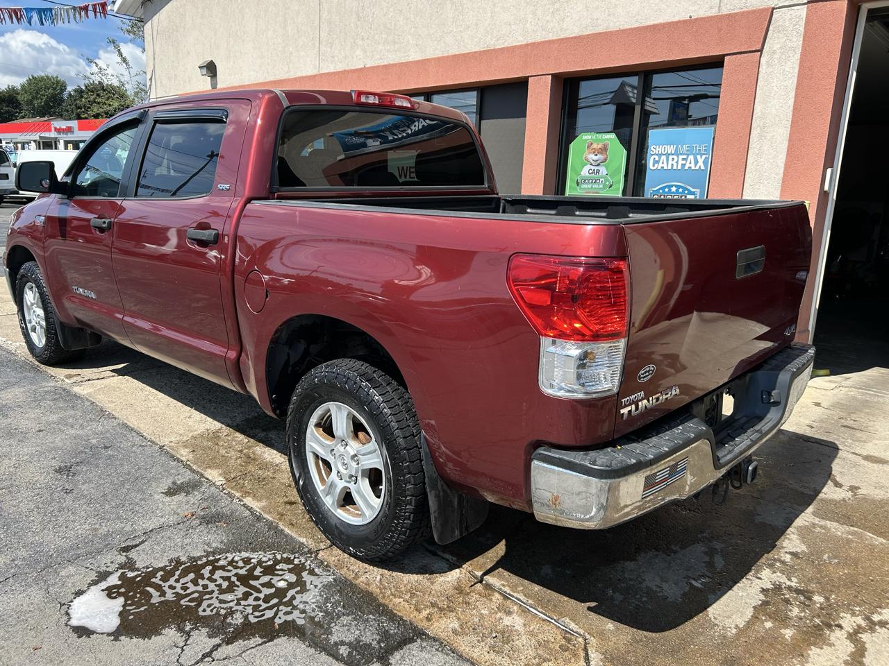 Toyota Tundra Tundra-Grade CrewMax 5.7L 4WD 2010