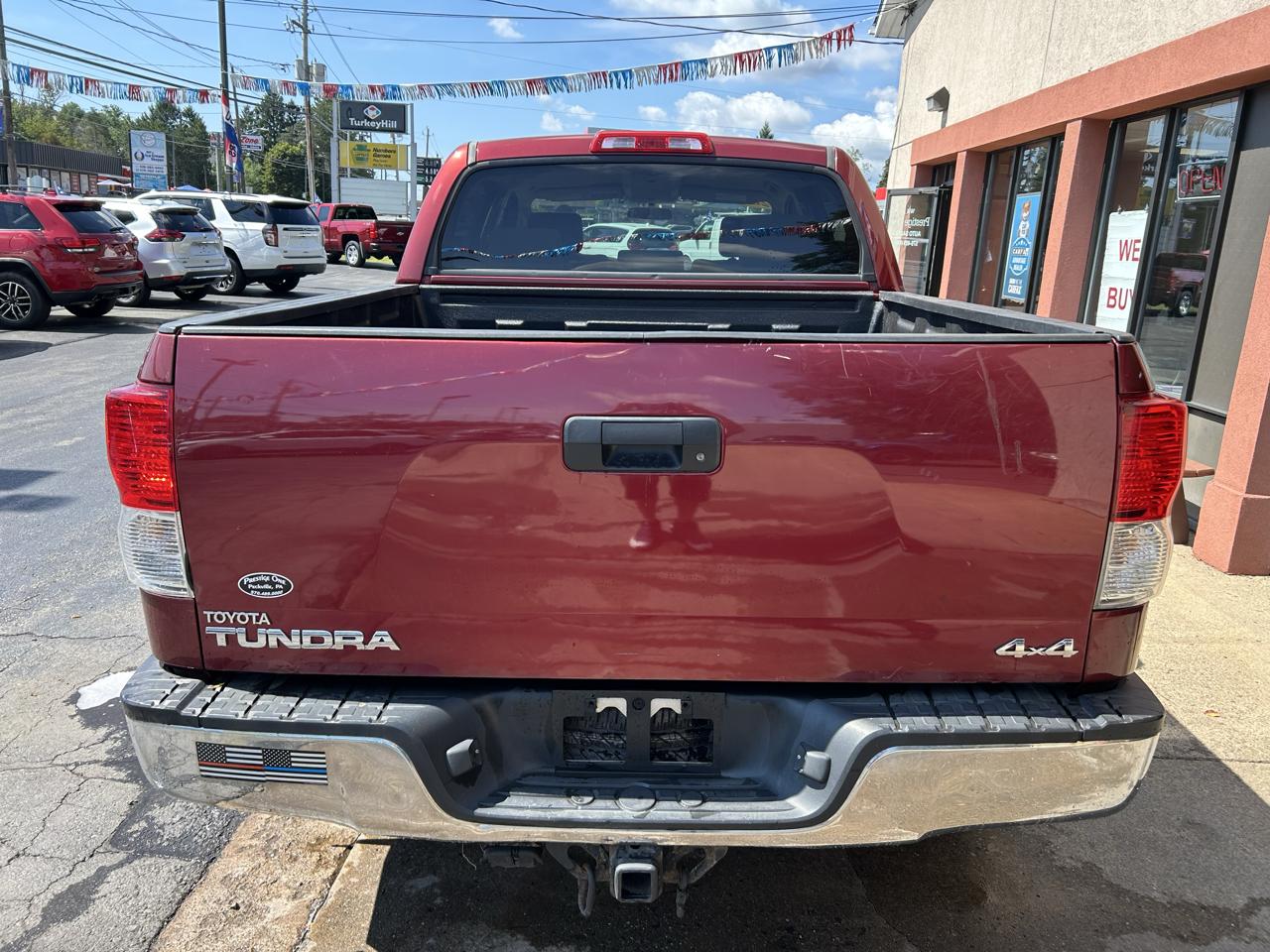Toyota Tundra Tundra-Grade CrewMax 5.7L 4WD 2010