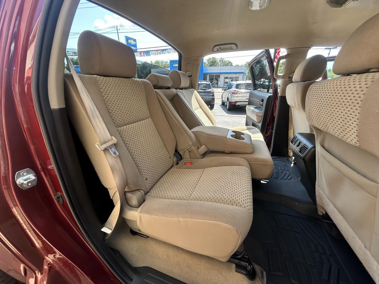 Toyota Tundra Tundra-Grade CrewMax 5.7L 4WD 2010