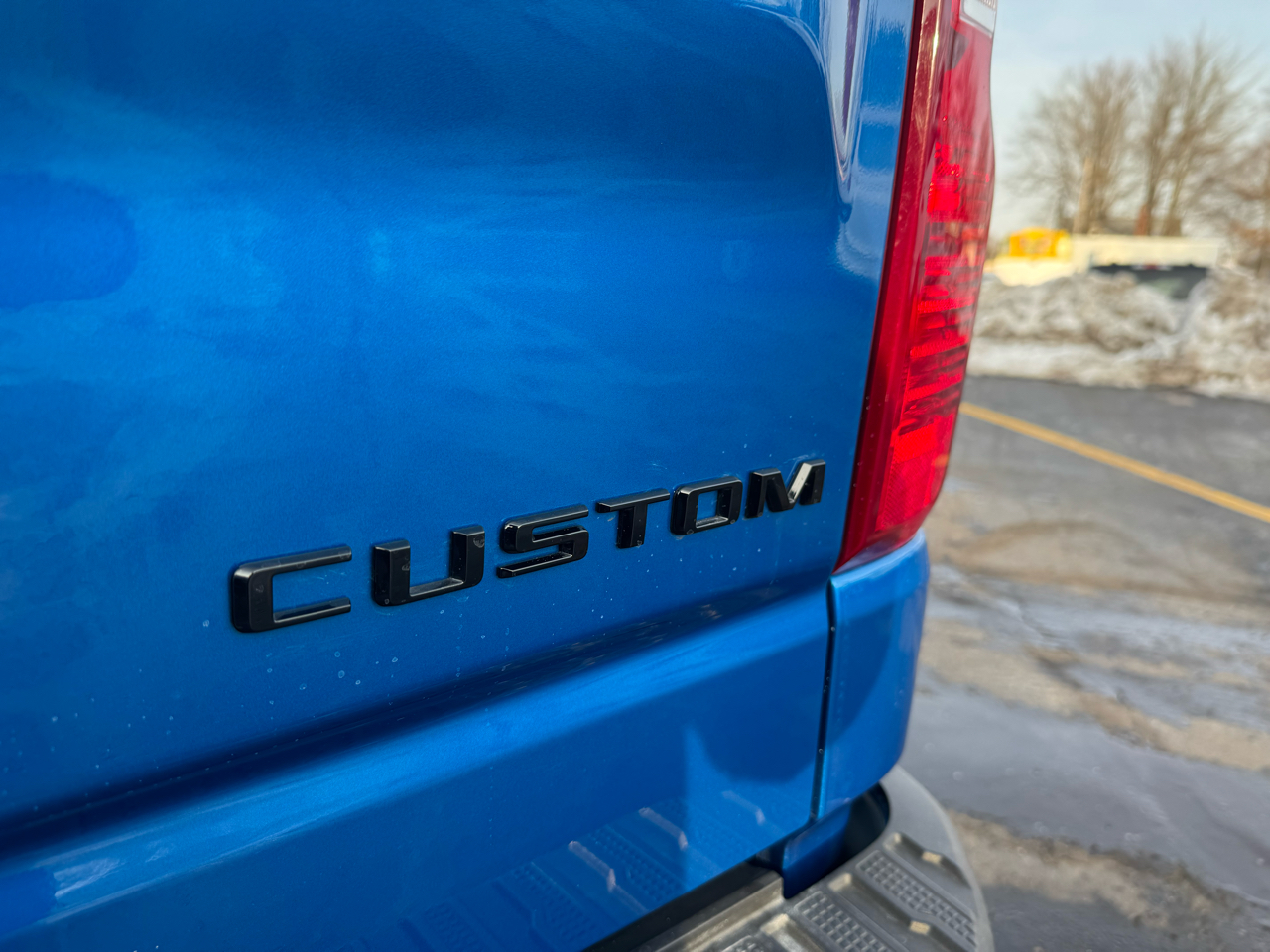 Chevrolet Silverado 1500 4WD Crew Cab 147" Custom 2023