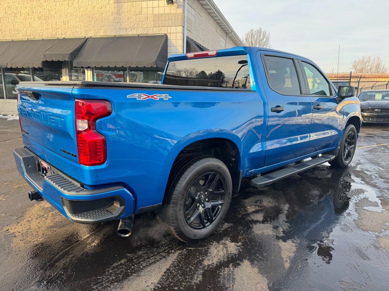 Chevrolet Silverado 1500 4WD Crew Cab 147" Custom 2023