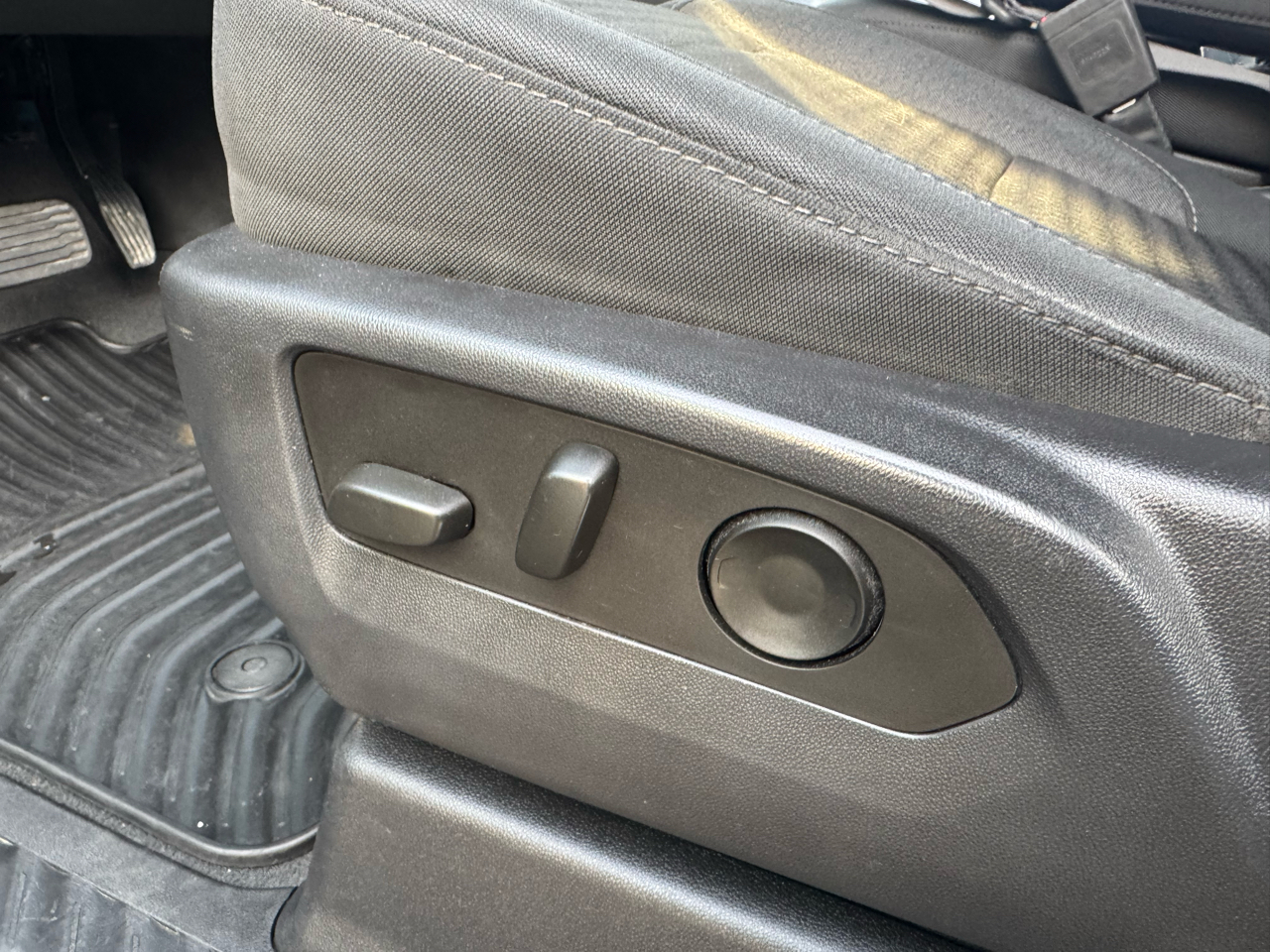 Chevrolet Silverado 1500 4WD Crew Cab 147" Custom 2023