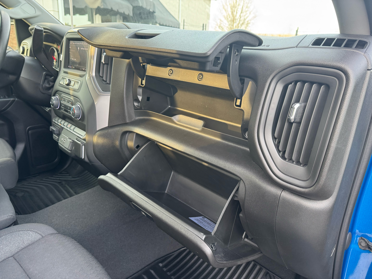 Chevrolet Silverado 1500 4WD Crew Cab 147" Custom 2023