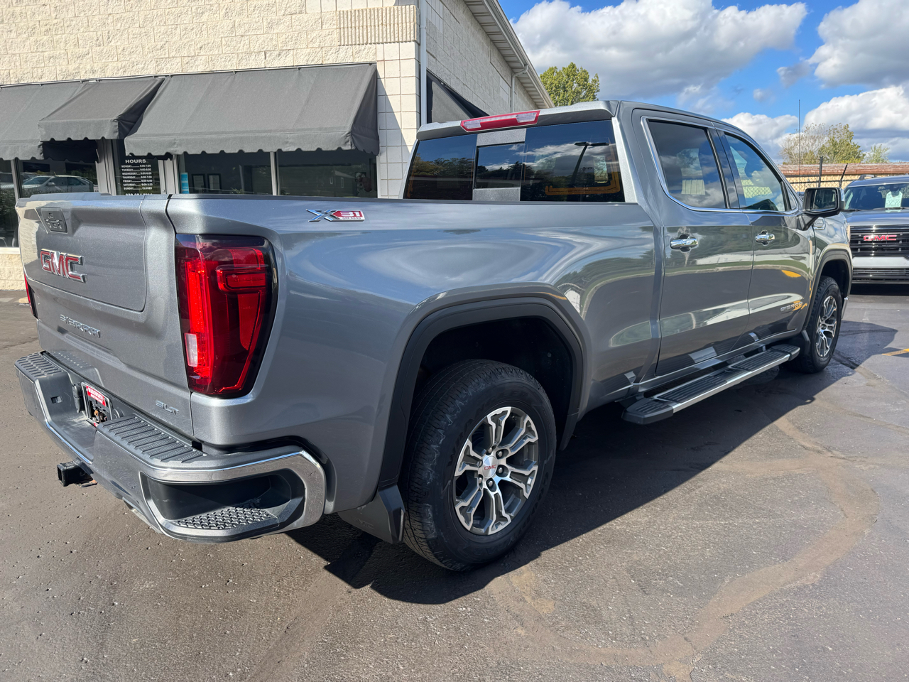 GMC Sierra 1500 Limited 4WD Crew Cab 147" SLT 2022 GMC Sierra 1500 Limited 4WD Crew Cab 147" SLT 2022