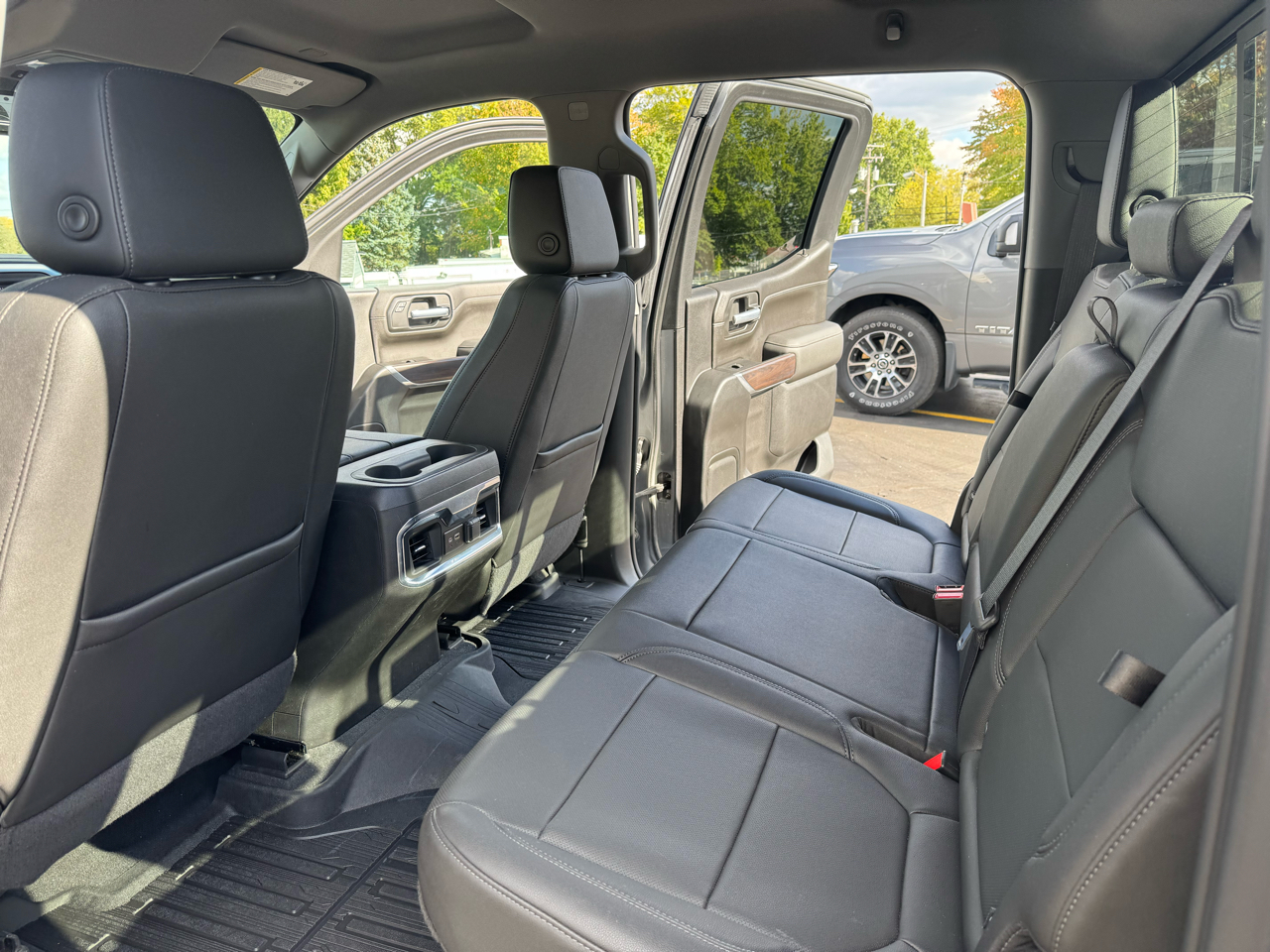 GMC Sierra 1500 Limited 4WD Crew Cab 147" SLT 2022 GMC Sierra 1500 Limited 4WD Crew Cab 147" SLT 2022