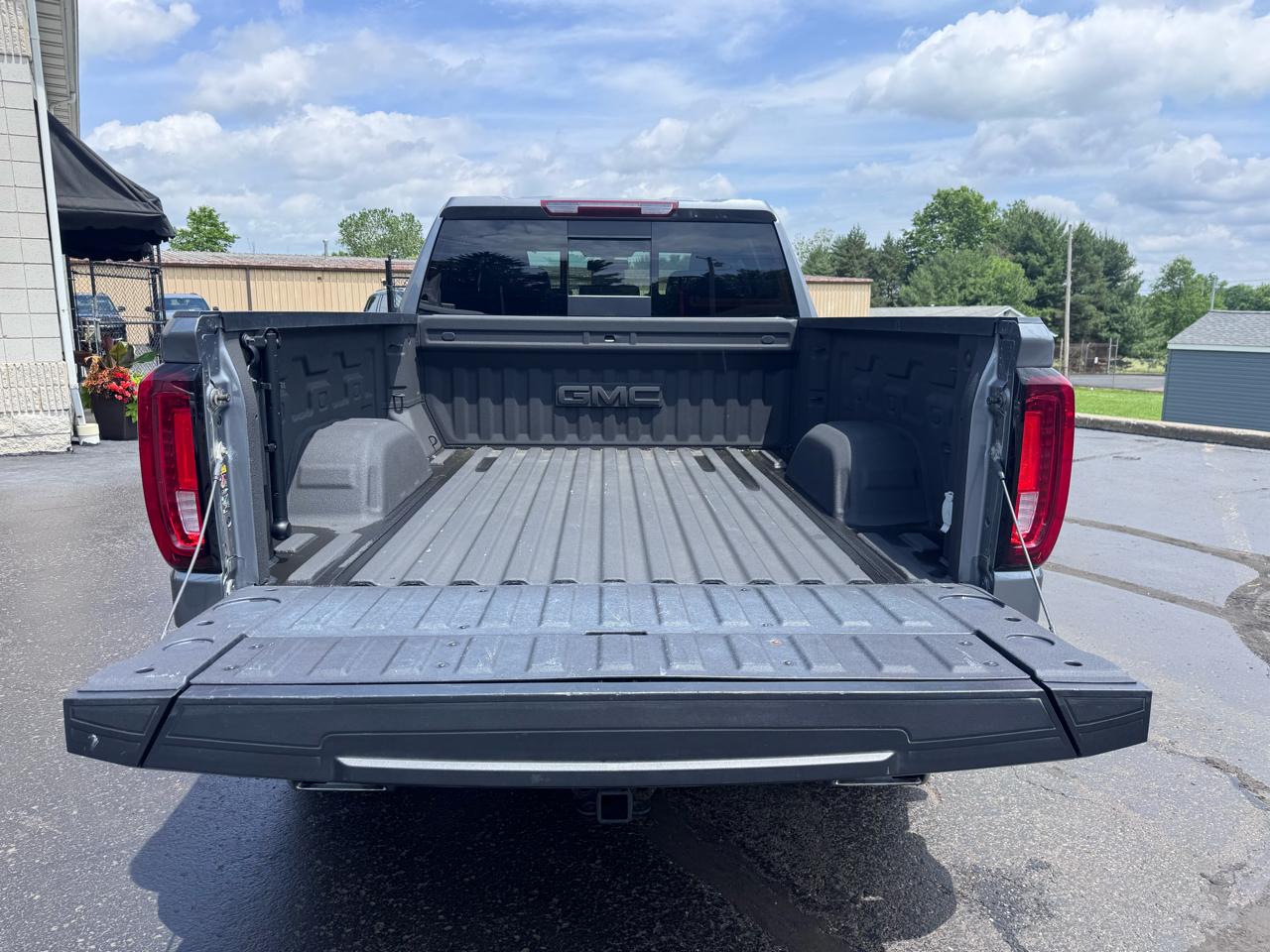 GMC Sierra 1500 Limited 4WD Crew Cab 147" SLT 2022
