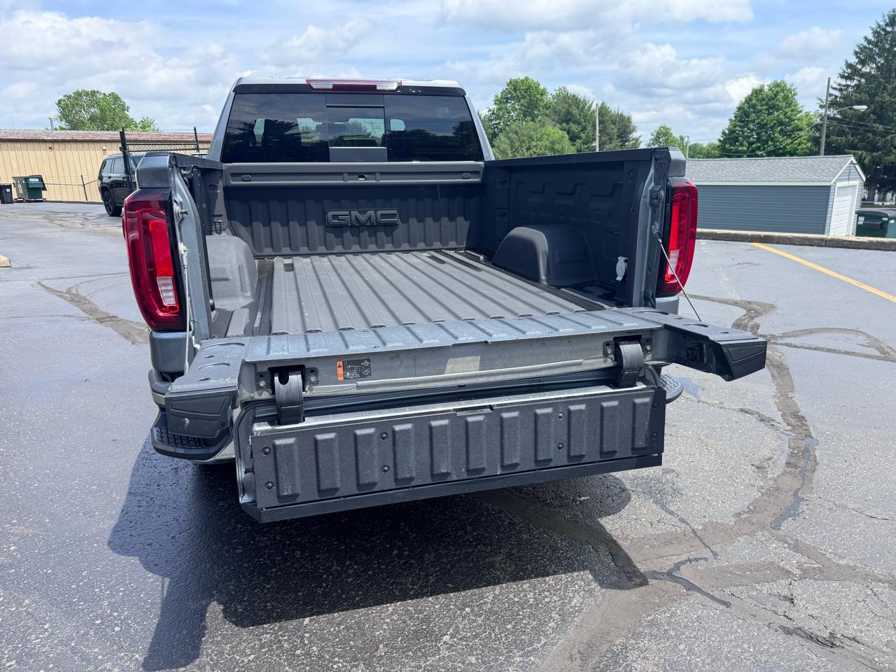 GMC Sierra 1500 Limited 4WD Crew Cab 147" SLT 2022