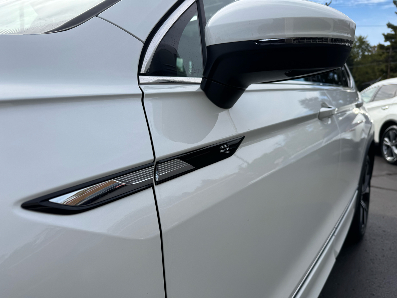 Volkswagen Tiguan 2.0T SEL R-Line 4MOTION 2023 Volkswagen Tiguan 2.0T SEL R-Line 4MOTION 2023