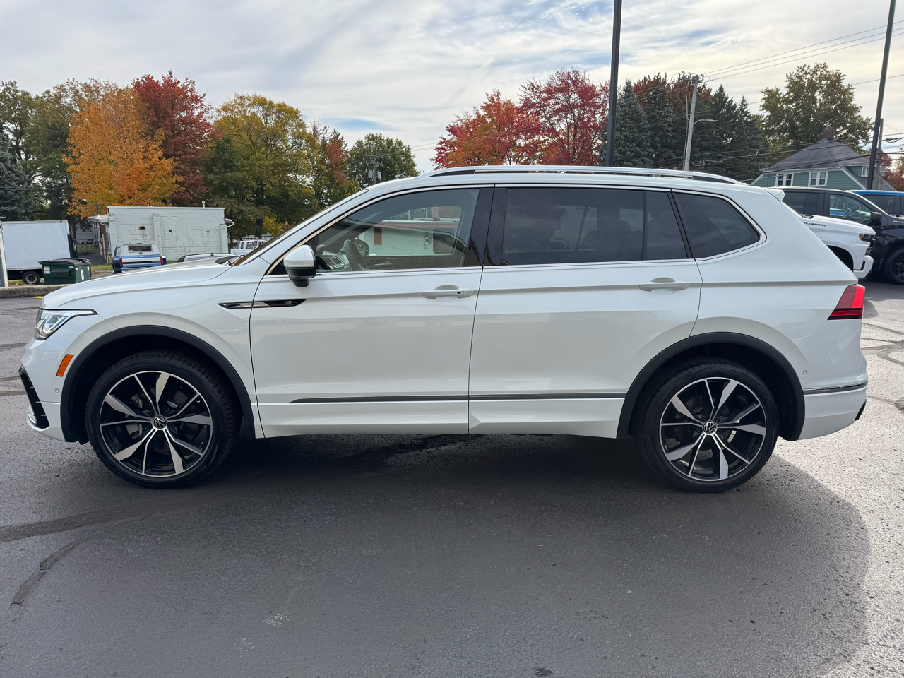Volkswagen Tiguan 2.0T SEL R-Line 4MOTION 2023 Volkswagen Tiguan 2.0T SEL R-Line 4MOTION 2023