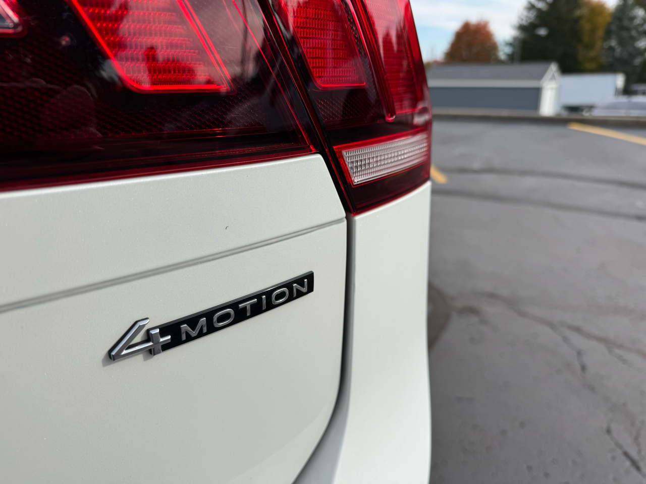 Volkswagen Tiguan 2.0T SEL R-Line 4MOTION 2023 Volkswagen Tiguan 2.0T SEL R-Line 4MOTION 2023