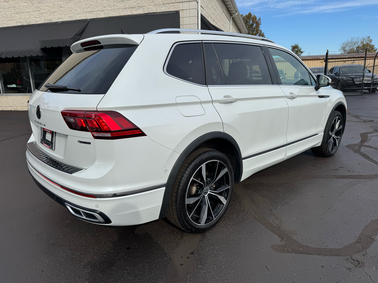 Volkswagen Tiguan 2.0T SEL R-Line 4MOTION 2023 Volkswagen Tiguan 2.0T SEL R-Line 4MOTION 2023